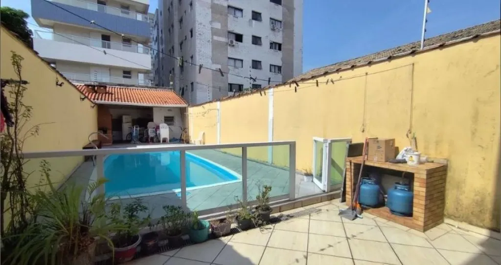 Imagem CASA COM 220,00 m² - GUILHERMINA - PRAIA GRANDE SP