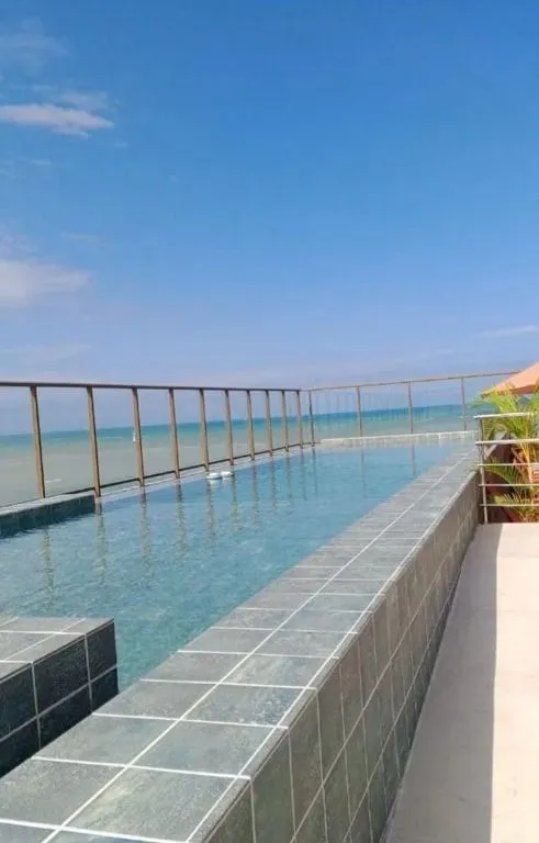 Imagem Flat pé na areia em Ponta de Campina, mobiliado, andar alto, vista para o mar, piscina panorâmica e lazer completo.