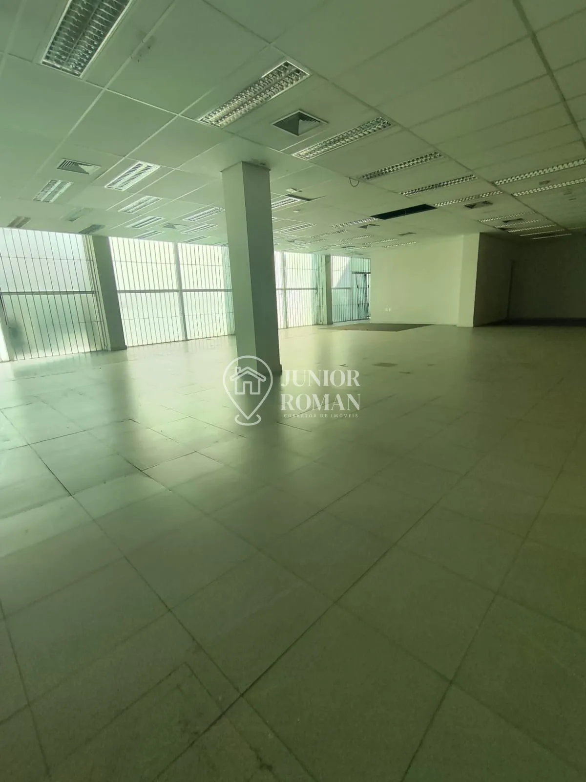 Imagem PRÉDIO COMERCIAL 2.579M² COM 35 VAGAS - EX AGÊNCIA BANCÁRIA EM SBC