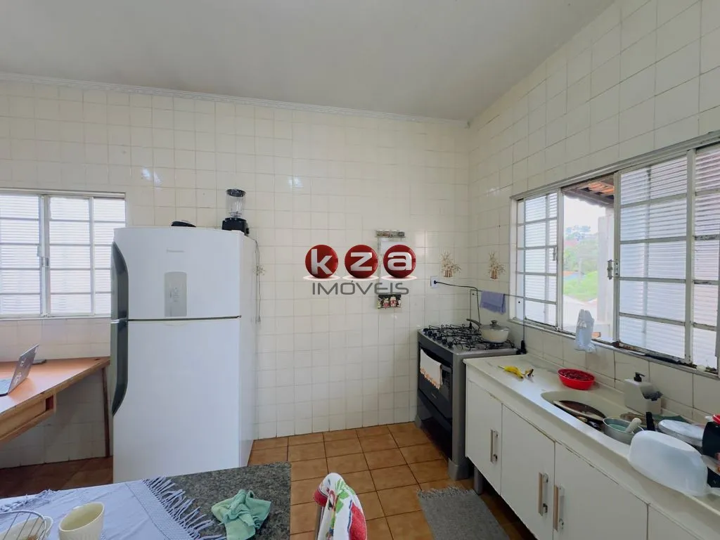 Imagem Casa à venda em Valinhos-SP, Vila Santana, 2 quartos, 1 suíte, 1 sala, 2 banheiros, 4 vagas, 200m².