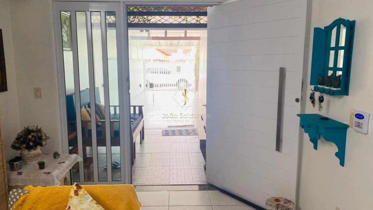 Imagem CASA RESIDENCIAL em GUARATUBA - PR, Centro