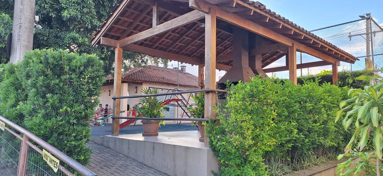 Imagem Apartamento Semimobiliado em Porto Alegre, Agronomia - Oportunidade de Venda