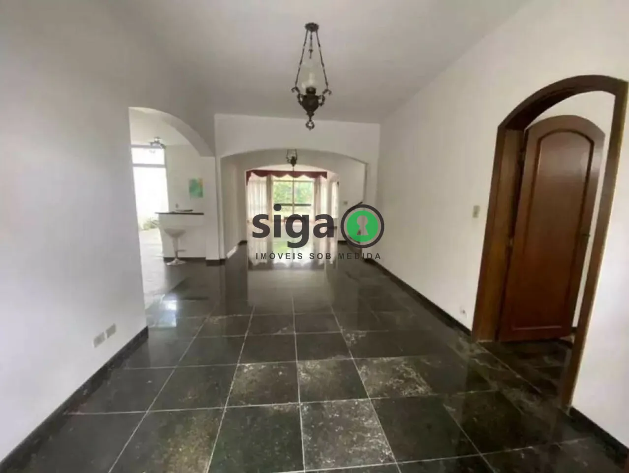 Imagem Sobrado Exclusivo na Vila Madalena com 387m² Construídos e 5 Vagas.