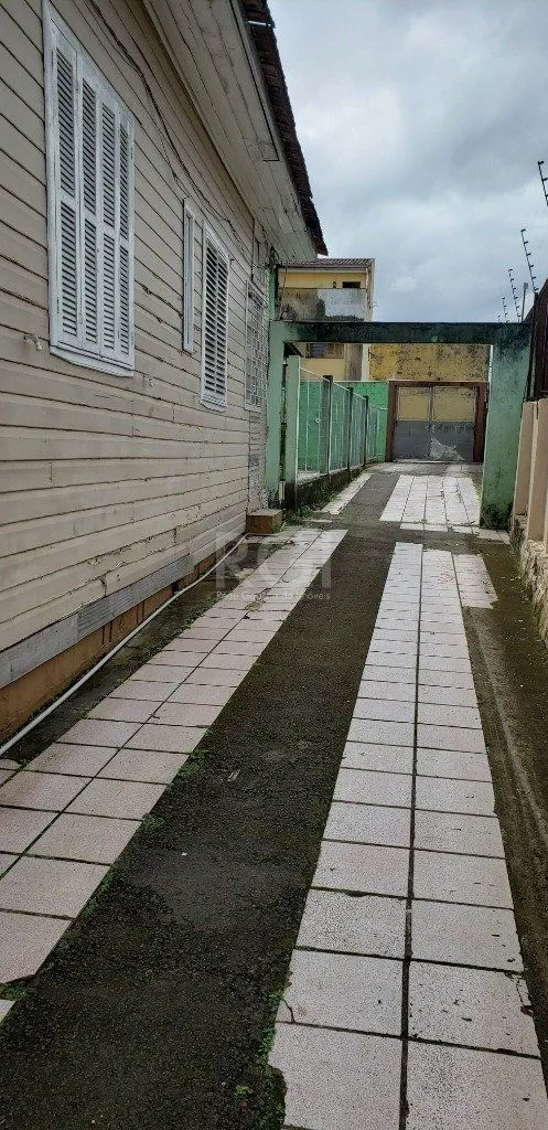 Imagem Casa para Venda - 200m², 8 dormitórios, 5 vagas - Teresópolis