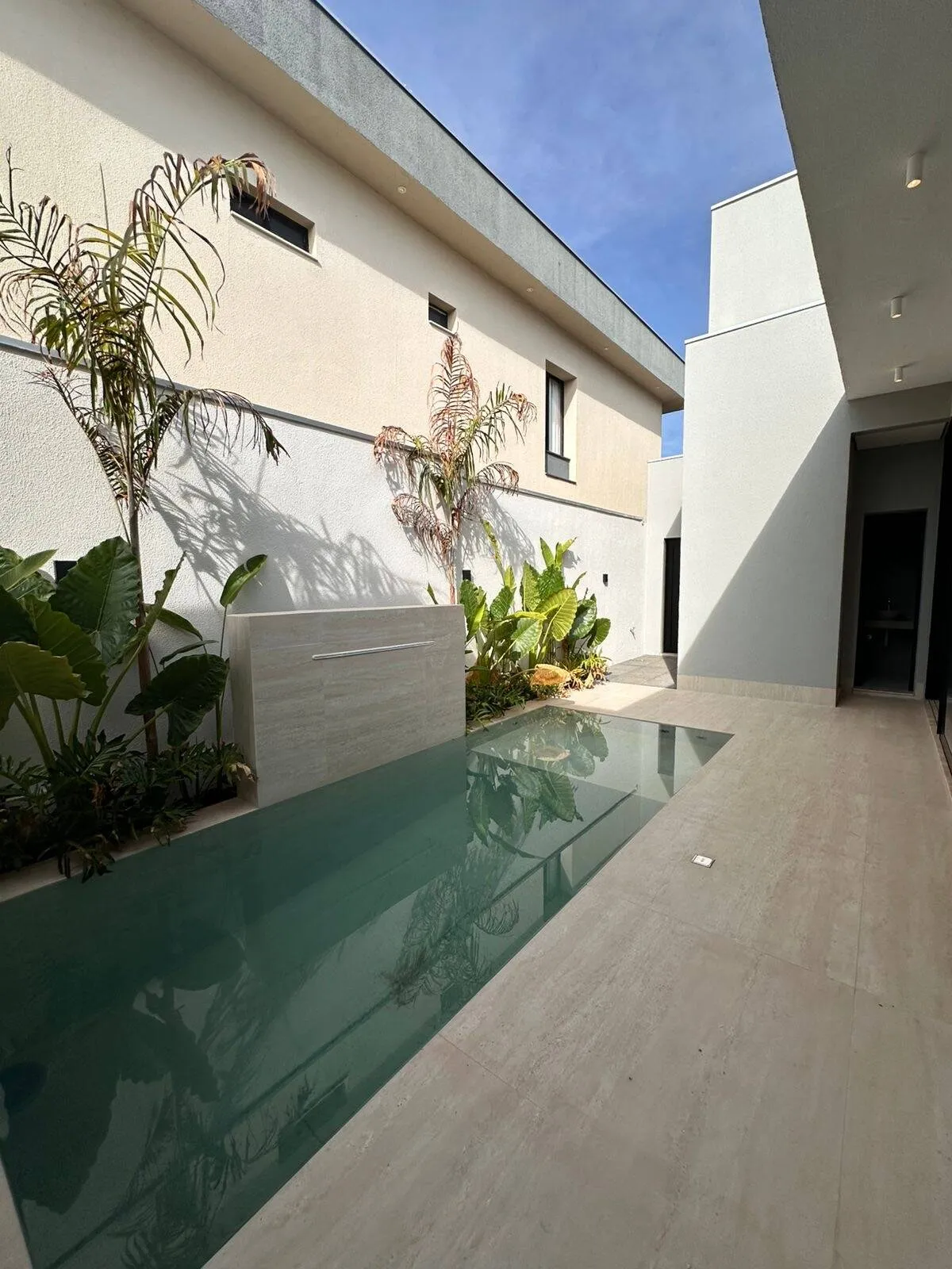 Imagem Casa três suítes Condomínio Belvedere 2