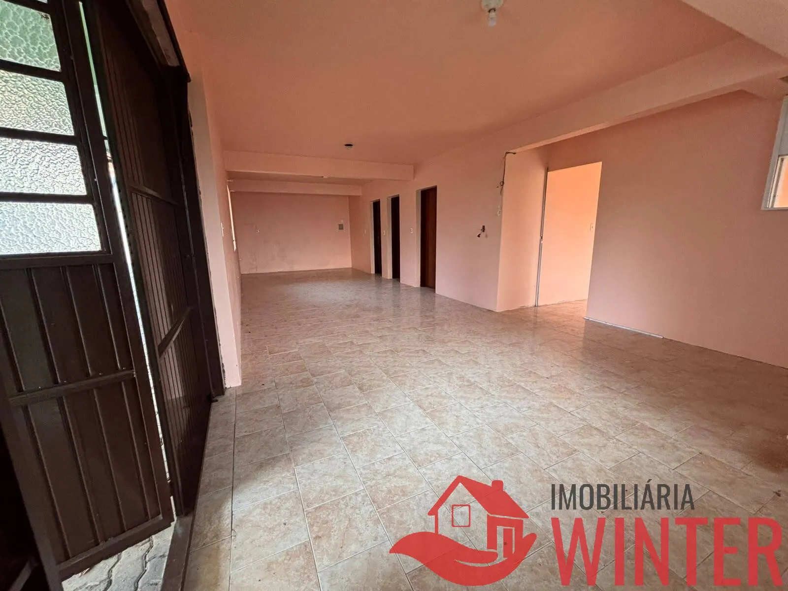 Imagem Casa ampla com 2 Dormitórios, garagem coberta para 3 carros - Matiel
