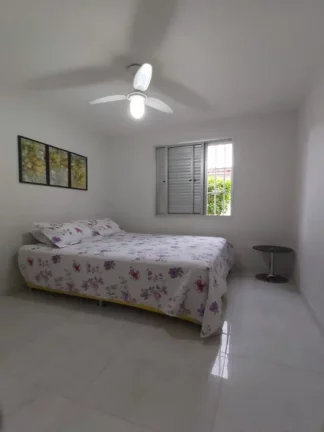 Imagem Belíssima casa linear em condomínio fechado toda reformada composta de 3 quartos sendo uma suíte varanda espaço gourmet com churrasqueira.