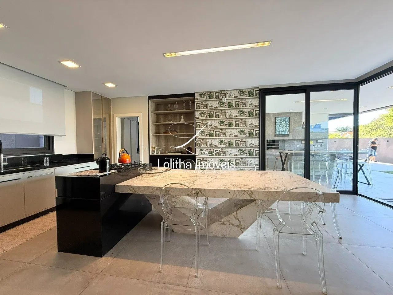 Imagem CASA COM 5 SUÍTES Á VENDA EM JURERÊ - FLORIANÓPOLIS/SC