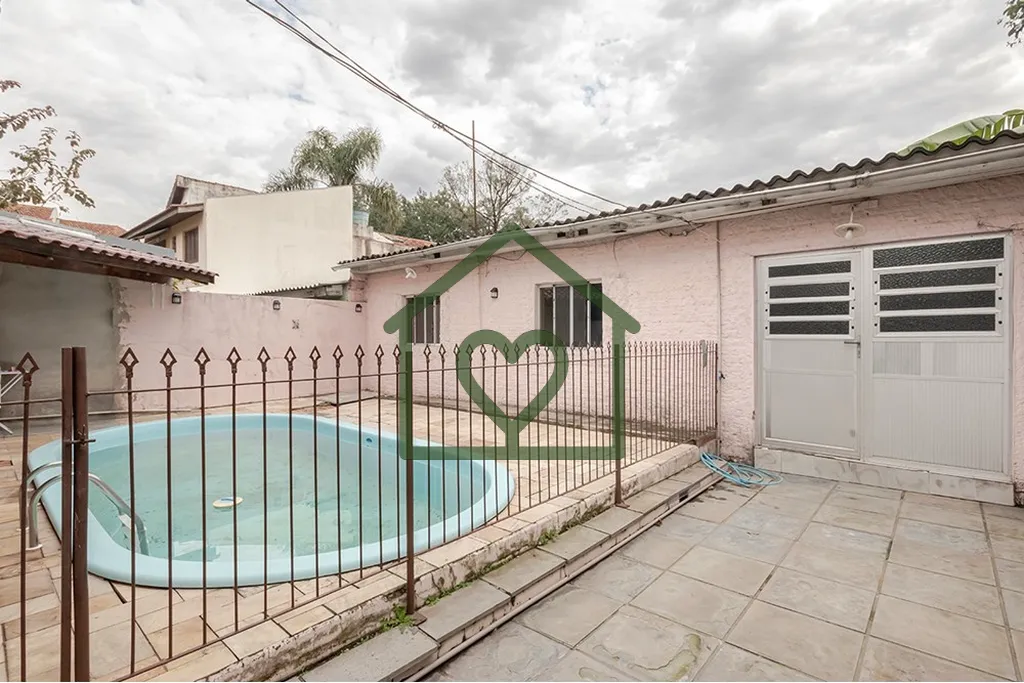 Imagem Casa no bairro Passo D?Areia, Porto Alegre, ideal para quem busca conforto, espaço e estilo. Reform...