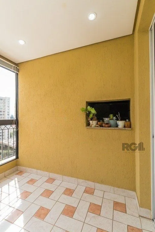 Imagem Apartamento 95m² - semi mobiliado, 3 dormitórios, 1 suíte e 2 vagas no bairro Passo da Areia