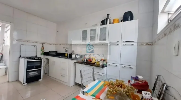 Imagem Casa à venda em Niterói-RJ, bairro Fonseca: 3 quartos, 1 suíte, 1 sala, 2 banheiros, 1 vaga de garagem, 100m² de área.