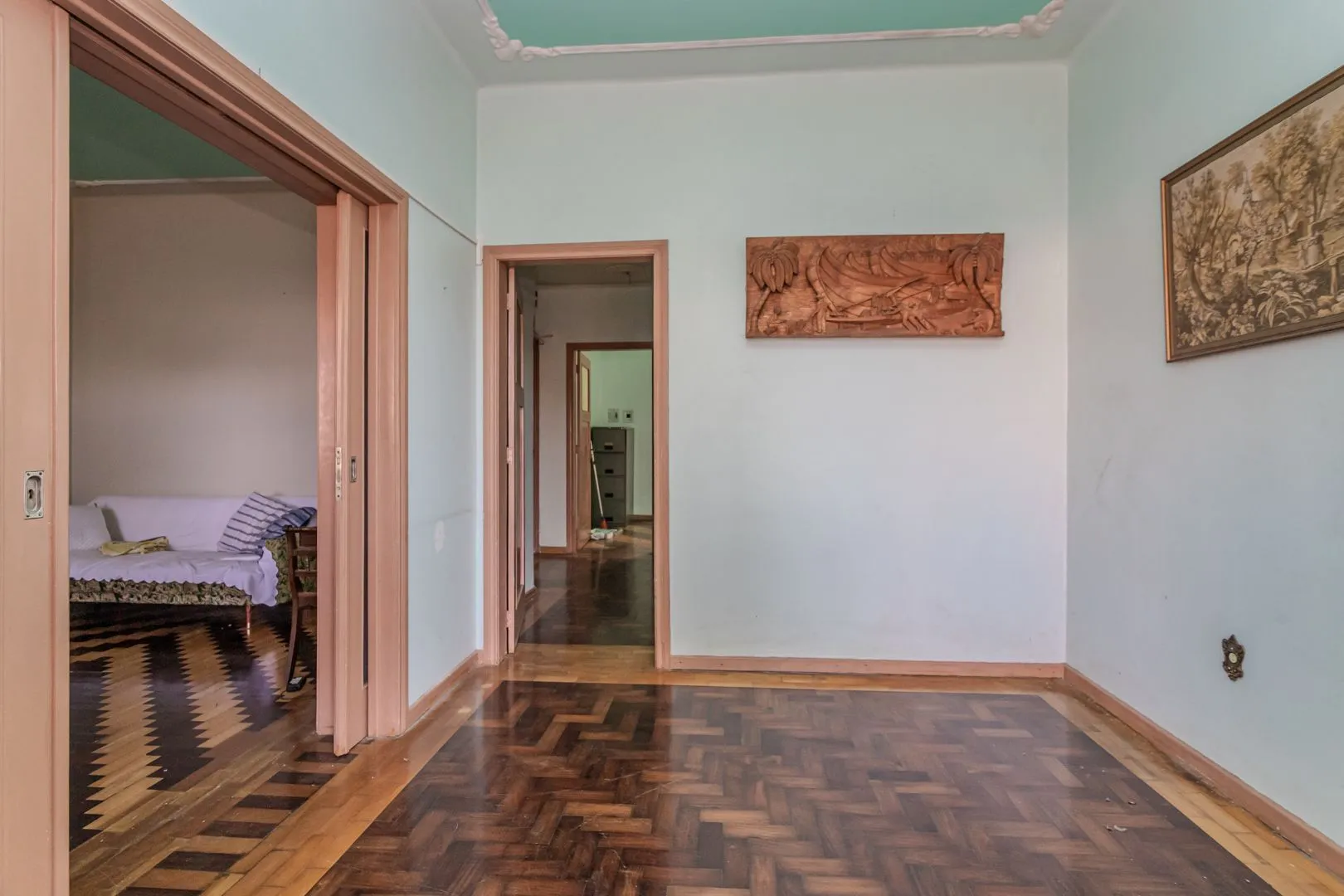 Imagem Casa sobrado no Partenon com 5 dormitórios e 4 vagas