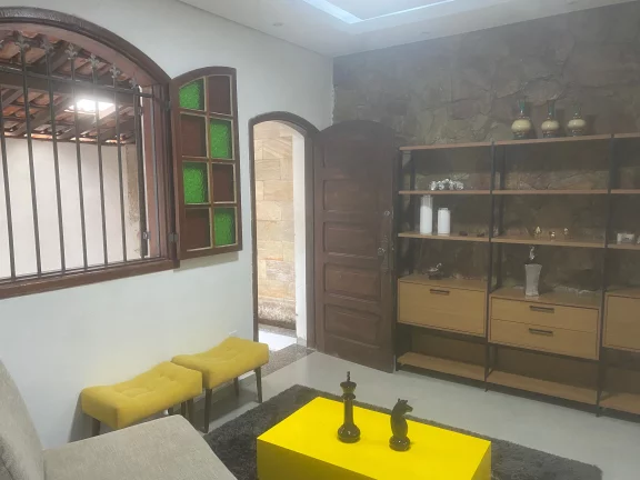 Imagem Imperdível oportunidade de investimento: Casa à venda em Belo Horizonte-MG, bairro Caiçaras, 3 quartos, 1 suíte, 3 salas, 2 banheiros, 1 vaga de garagem, 250,00 m².