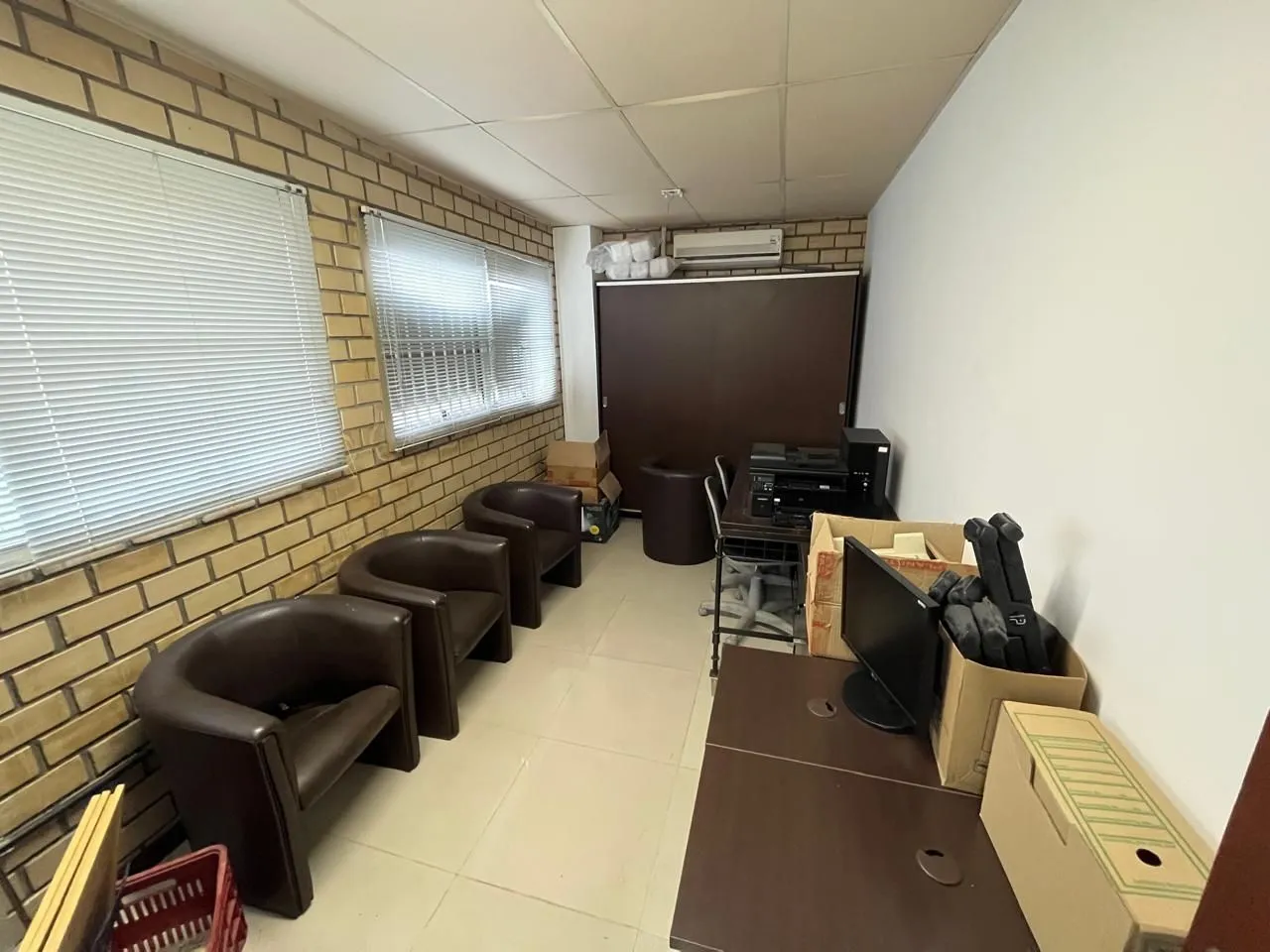 Imagem Prédio Comercial à venda com 5 salas, 400m², 6 vagas, Rua Laudelino Freire no bairro Sarandi em Porto Alegre