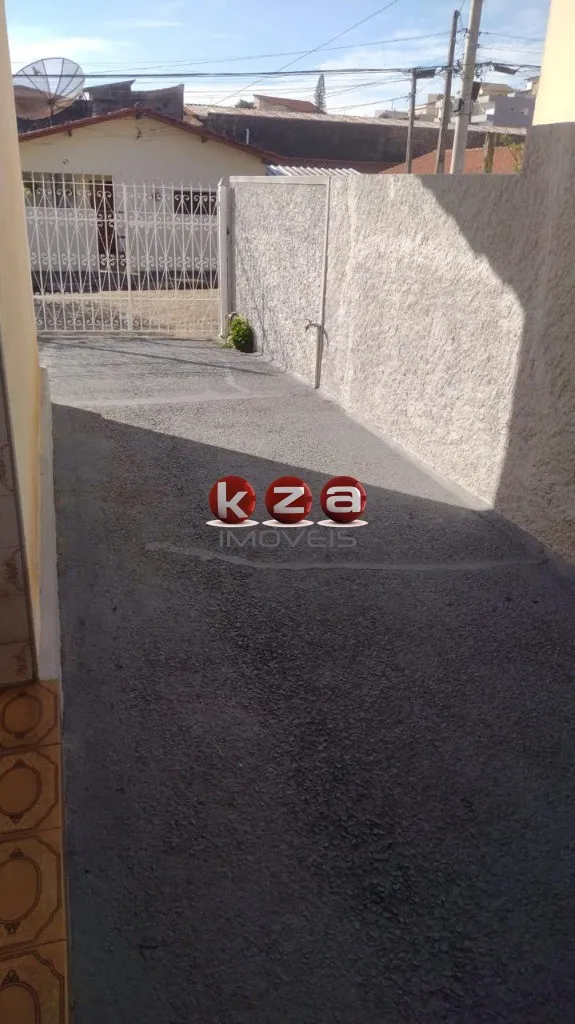 Imagem Oportunidade única: Casa comercial à venda ou locação no Centro de Vinhedo-SP, 2 quartos, 2 salas, 1 banheiro, 3 vagas, 134 m².
