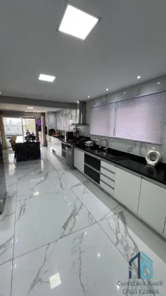 Imagem Casa em condomínio 100% Mobiliada, decorada, 04 quartos c/suítes, no Abranches em Curitiba PR