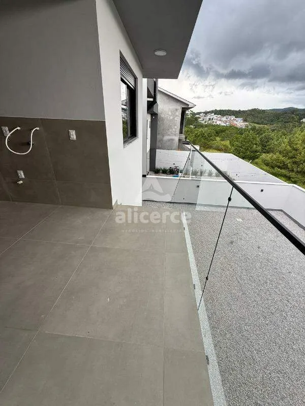 Imagem Casa nova de alto padrão - 3 Dormitórios I 1 suíte I Vaga de garagem - Loteamento Alta Vista, Potecas - São José/SC