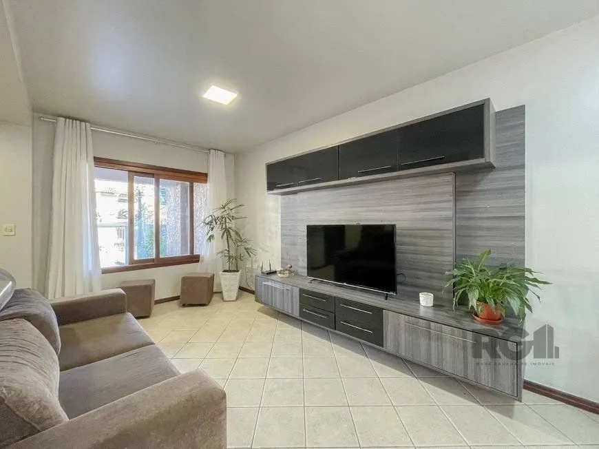Imagem Excelente casa de 121m² com 3 dormitórios e 2 vagas.
