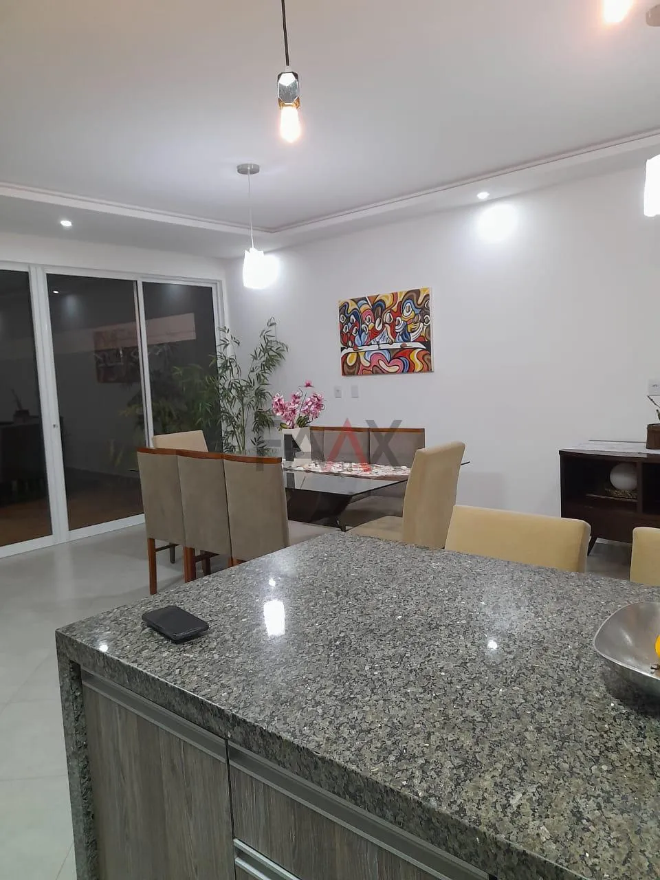 Imagem Sobrado Moderno com 2 Suítes, Sacadas e Excelente Acabamento