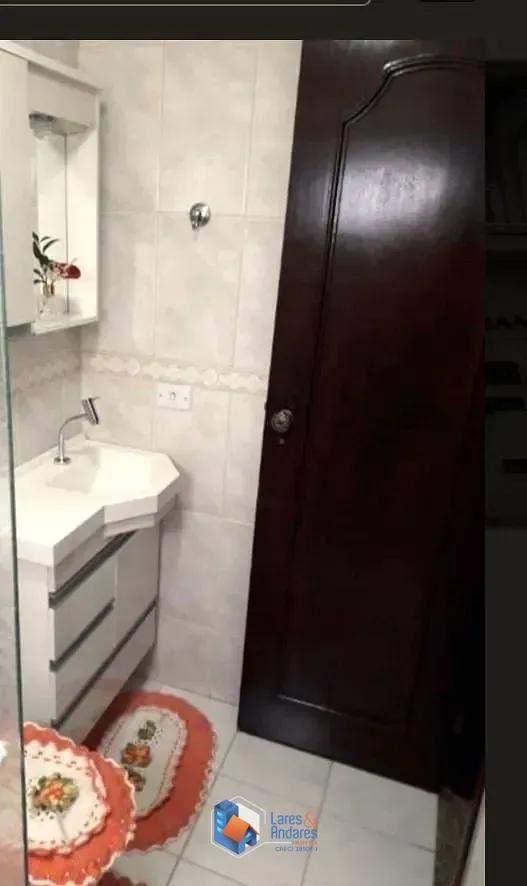Imagem SOBRADO COM 3 DORMS (2 SUÍTES COM AR COND), 2 SALAS, COZ. COM COPA E ARMÁRIOS PLANEJADOS, QUINTAL LATERAL FECHADO. 4 VAGAS COBERTAS. VILA MIRANTE SP.