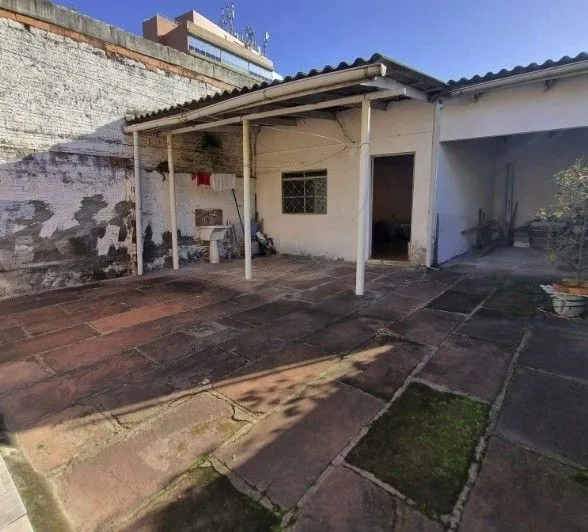 Imagem Casa de 2 dormitórios para venda ,pronta para morar no bairro Santo Antônio em Porto Alegre/RS.