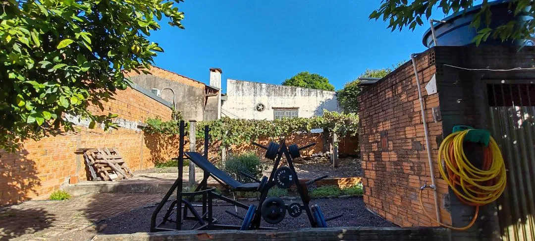 Imagem Casa à venda em Cascavel, Santa Cruz - Portão eletrônico, Quintal, Rua Asfaltada