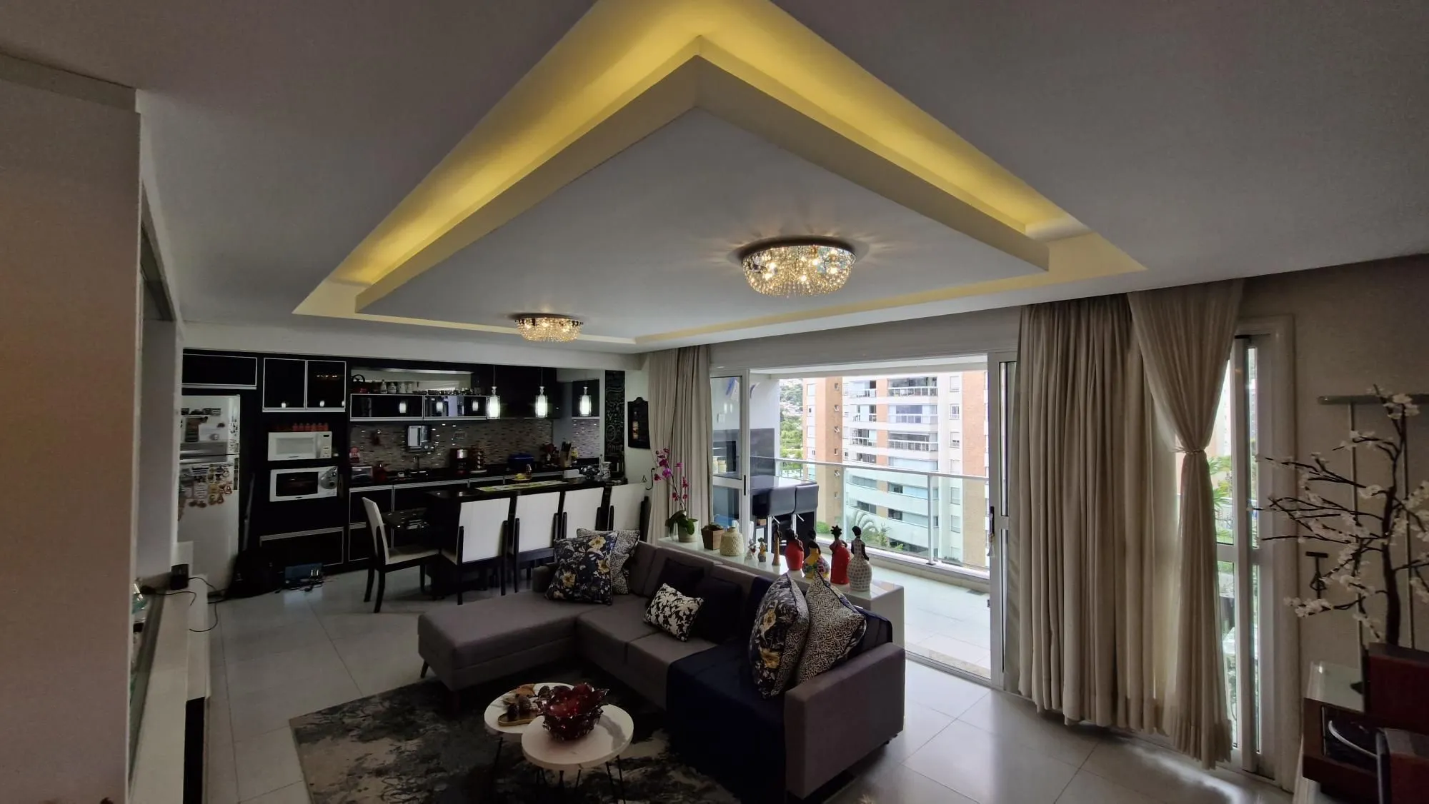 Imagem Apartamento mobiliado no Central Parque, 3 dormitorios sendo 1 suíte, banheiro social, lavabo, 114,00m² área privativa, 2 garagens