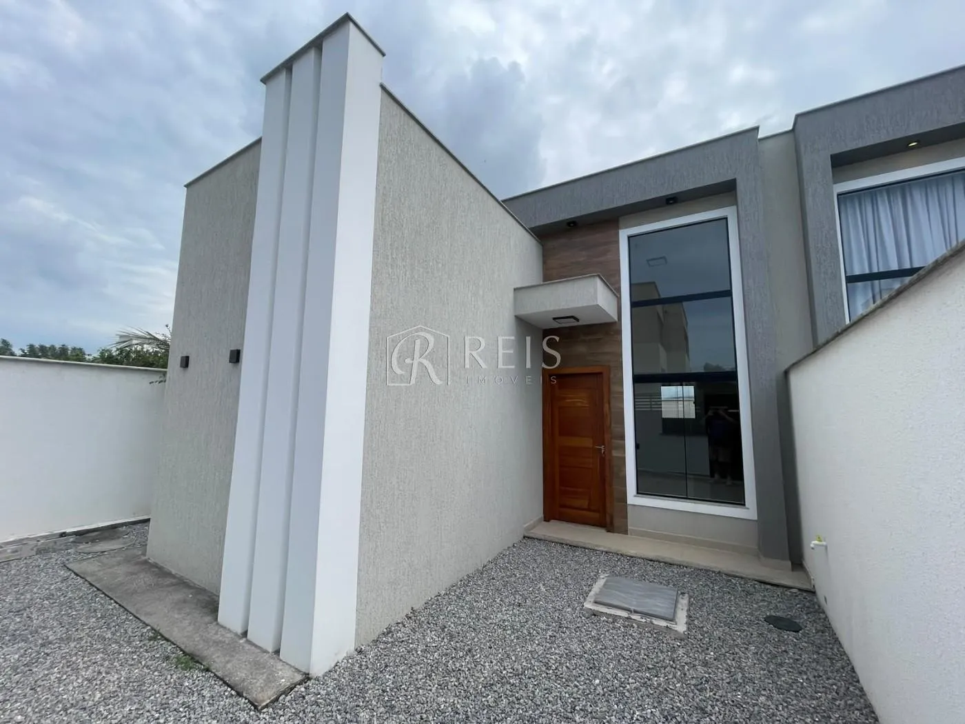 Foto do imóvel Casa para Venda em Rio das Ostras, Atlântica, 3 dormitórios, 1 suíte, 2 banheiros, 1 vaga em Rua Campo de Pampo, 99 - Atlântica, Rio das Ostras - RJ