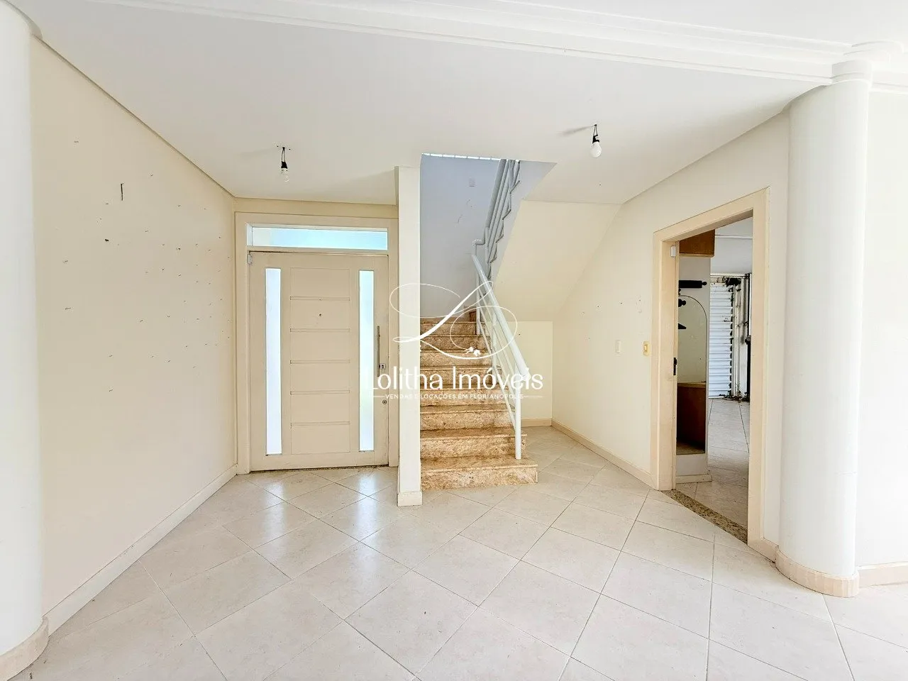Imagem CASA COM 3 SUÍTES À VENDA EM JURERÊ - FLORIANÓPOLIS/SC