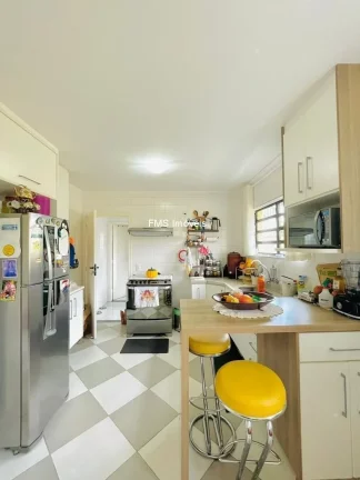 Imagem Imóvel de luxo na Vila da Saúde: casa com 4 quartos, 2 suítes, 2 salas, 4 vagas de garagem e 148m² em São Paulo-SP.