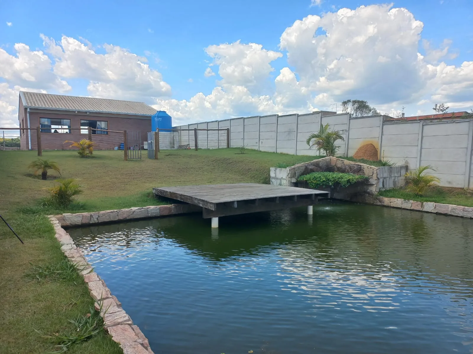 Foto do imóvel Chácara à venda em Araçoiaba da Serra-SP, bairro Cercado: 1 sala, 2 banheiros, 12 vagas de garagem, 100,00 m² de área. em Cercado, ARAÇOIABA DA SERRA - SP