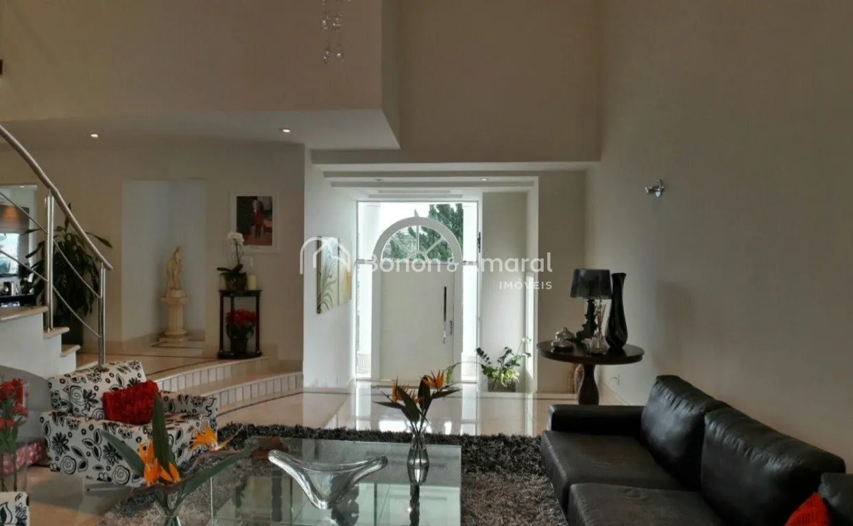 Imagem "Linda Casa em Condomínio de Alto Padrão com Piscina, Espaço Gourmet e Lazer Completo"