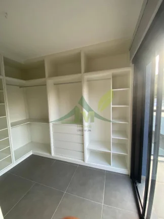Imagem Cobertura Duplex com localização e vista exclusiva no Cond. Vila dos Lagos
