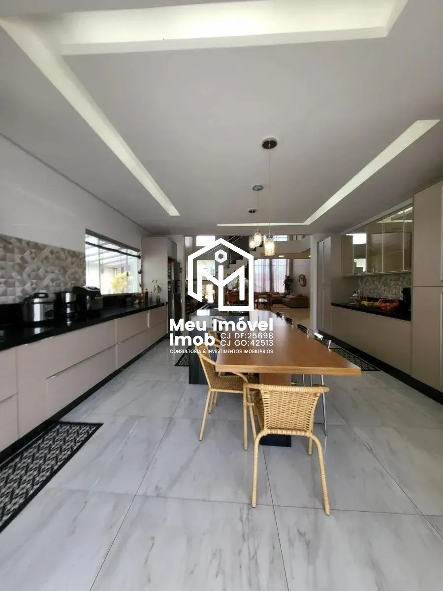 Imagem Casa 4 Quartos 4 Suítes 5 Vagas 900m² Útil 530 m² Lazer