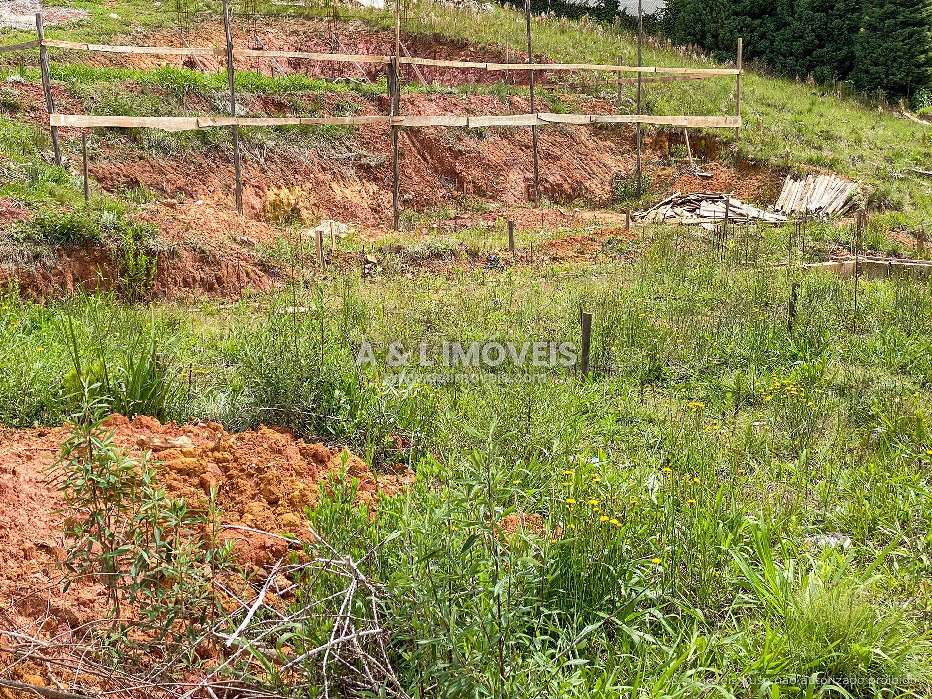 Imagem Terreno à venda em Campos do Jordão com 2.055,00 m²