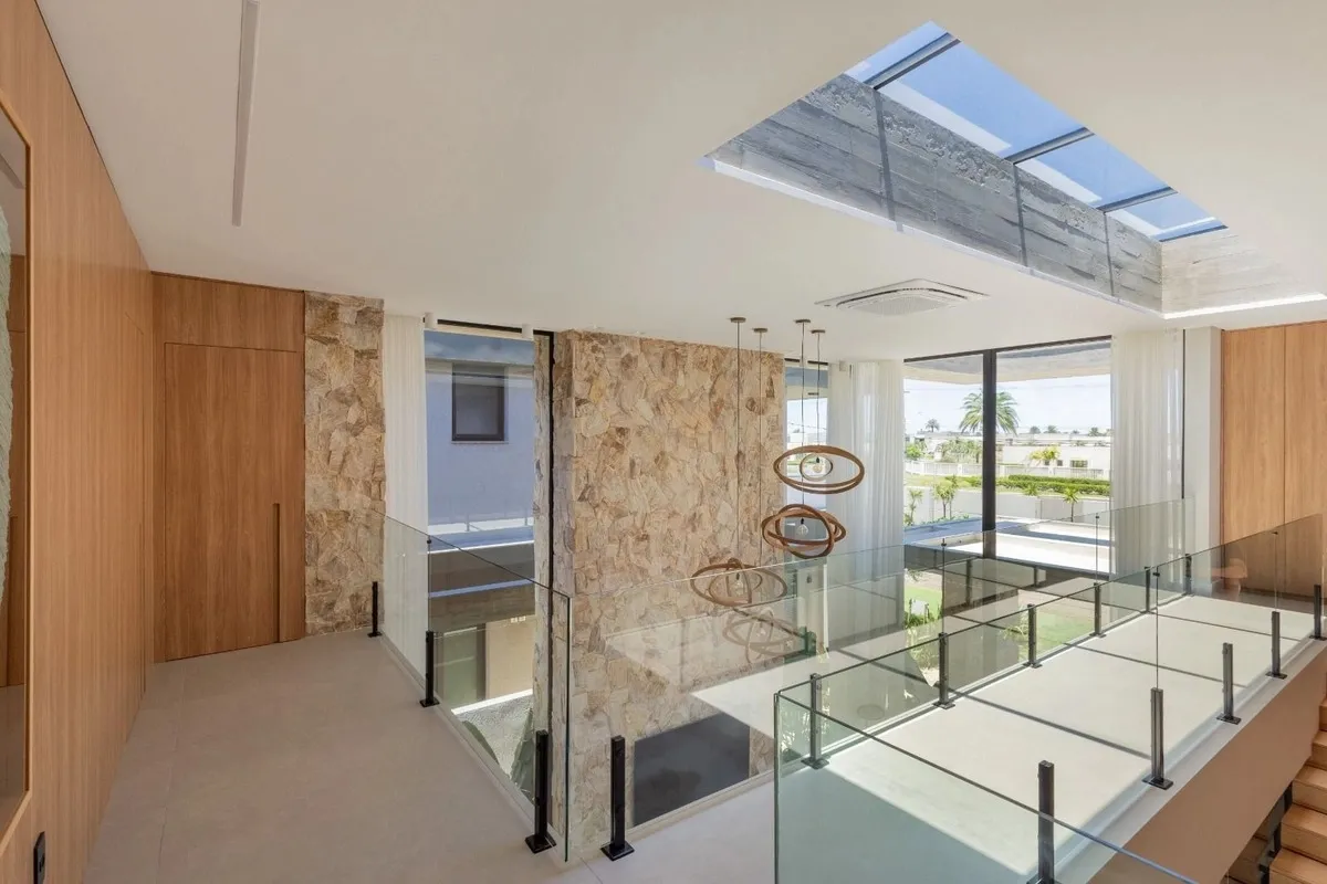 Imagem Sobrado beira Lago, mobiliado e decorado com 06 suítes