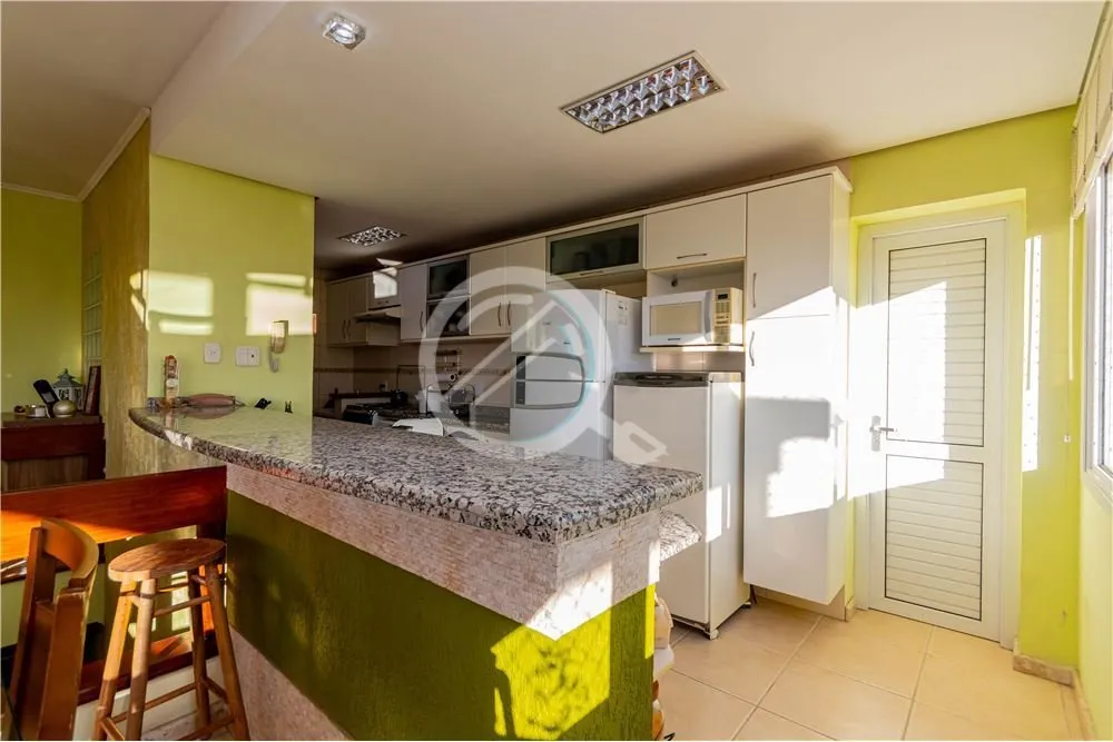 Imagem Descubra Seu Refúgio Urbano Perfeito! Imagine viver em uma cobertura que combina conforto, espaço ...