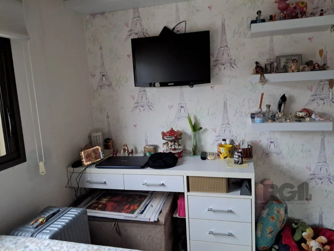 Imagem Apartamento de dois quartos, suíte e uma vaga de garagem no bairro Santana em Porto Alegre.