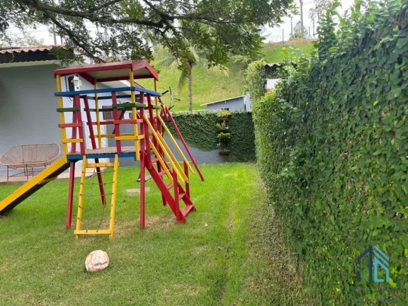 Imagem Casa em Condomínio a venda, 04 quartos sendo duas suítes, piscina em Cajati SP