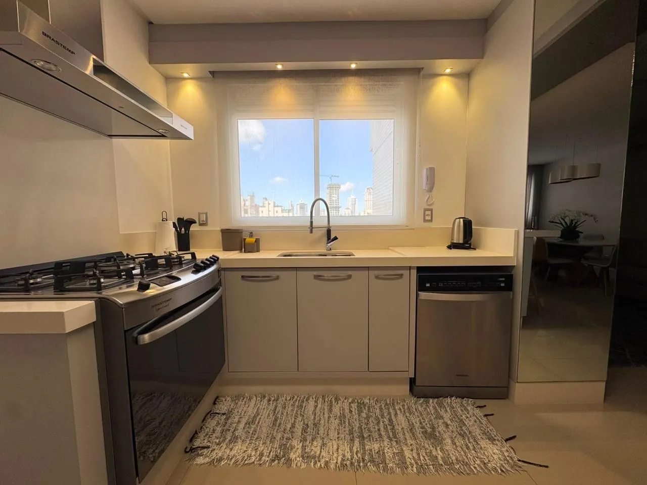 Imagem Apartamento com vista para o mar à venda com 137m2 por R$ 3.000.000,00