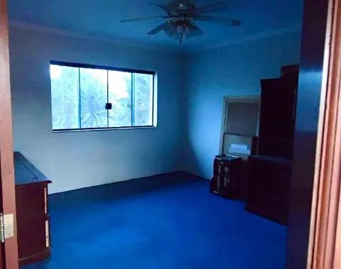 Imagem LOCAÇÃO DE CASA COMERCIAL NO CENTER VILLE, EM ARUJÁ/SP, 740m² com 2 salas, cozinha, piscina, jardim, quintal amplo e 4 vagas p/ autos. CONSULTE-NOS.