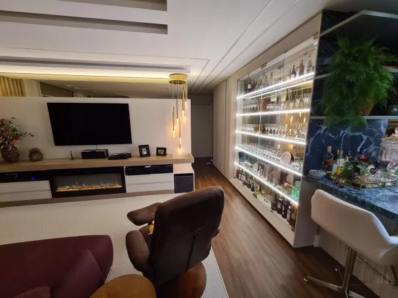 Imagem Apartamento semi-mobiliado à venda com 4 suítes, sendo uma master com closet, lavabo, sacada com c...
