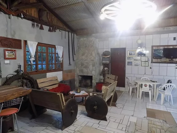 Imagem Imperdível! Casa Charmosa em Garopaba-SC com 3 Quartos, 2 Banheiros e Perto das Dunas!