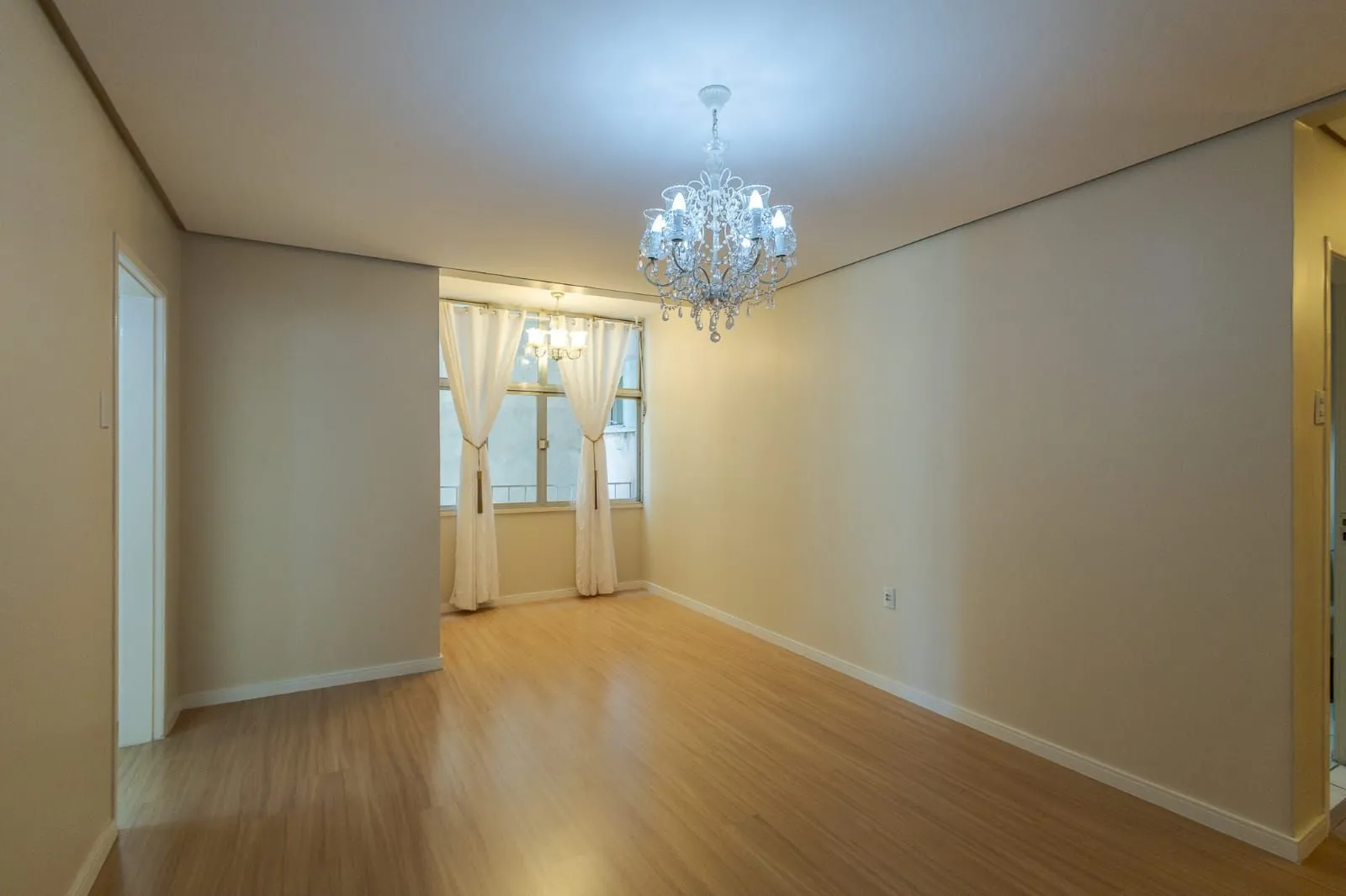 Apartamento de 80 m²semi mobiliado, 3 dormitórios e 1 suíte no Centro Histórico