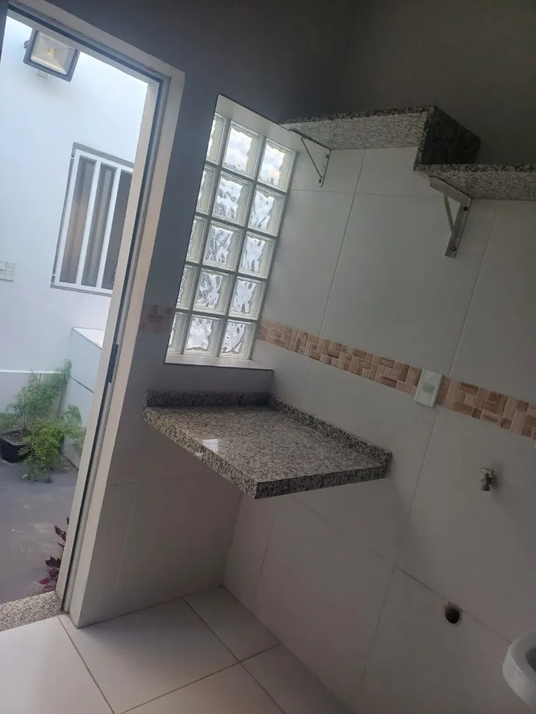 Imagem Casa à venda em Santo André-SP, bairro Santa Maria: 3 quartos, 1 suíte, 2 banheiros, 2 vagas, 136m². Venha conferir!