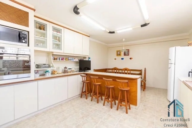 Imagem Casa térrea com área de lazer, 03 quartos sendo 02 suítes, no Santa Cândida em Curitiba PR