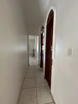 Imagem Casa ampla com 5 dormitórios sendo 3 suites , terraço , e 7 vagas de garagem, no conjunto Santos Dumont, na zona centro-oeste, pode ser financiada