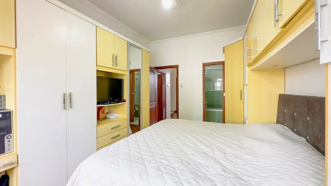 Imagem Casa de 3 dormitórios à venda no Bairro Azenha, Porto Alegre.