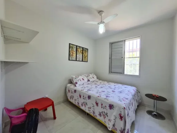 Imagem Belíssima casa linear em condomínio fechado toda reformada composta de 3 quartos sendo uma suíte varanda espaço gourmet com churrasqueira.