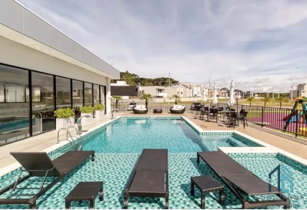 Imagem Casa em condomínio clube, 03 quartos c/suíte, terraço, no Santa Cândida em Curitiba PR